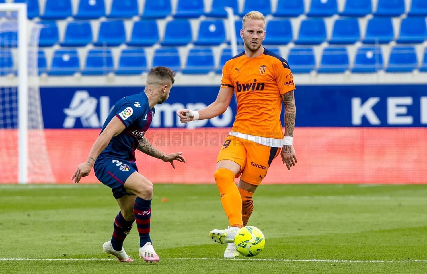 Racic en el Huesca-Valencia