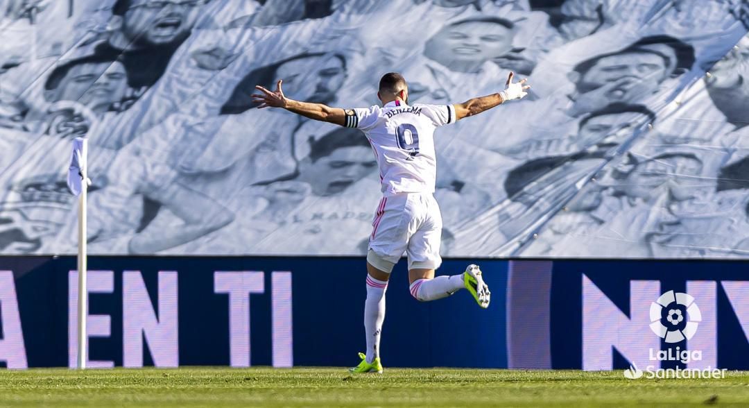  Karim Benzema celebra su gol en el Real Madrid-Valencia.
