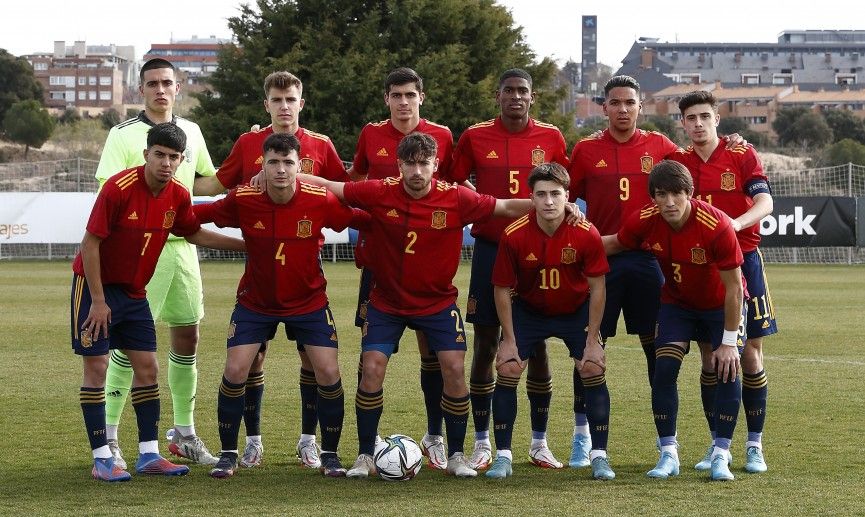  Alineación titular de la sub 19 con Jesús Vázquez y Mosquera.