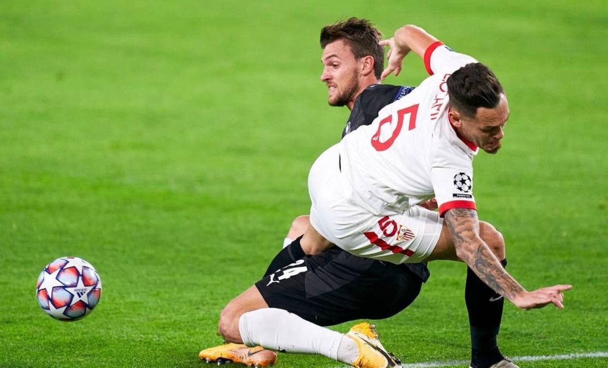  Rugani en un partido contra el Sevilla.