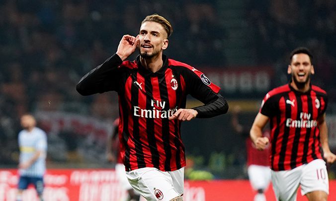 Samu Castillejo celebra su primer gol en San Siro.
