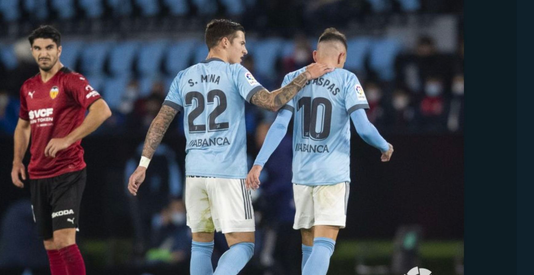  Soler mira a Mina y Iago Aspas