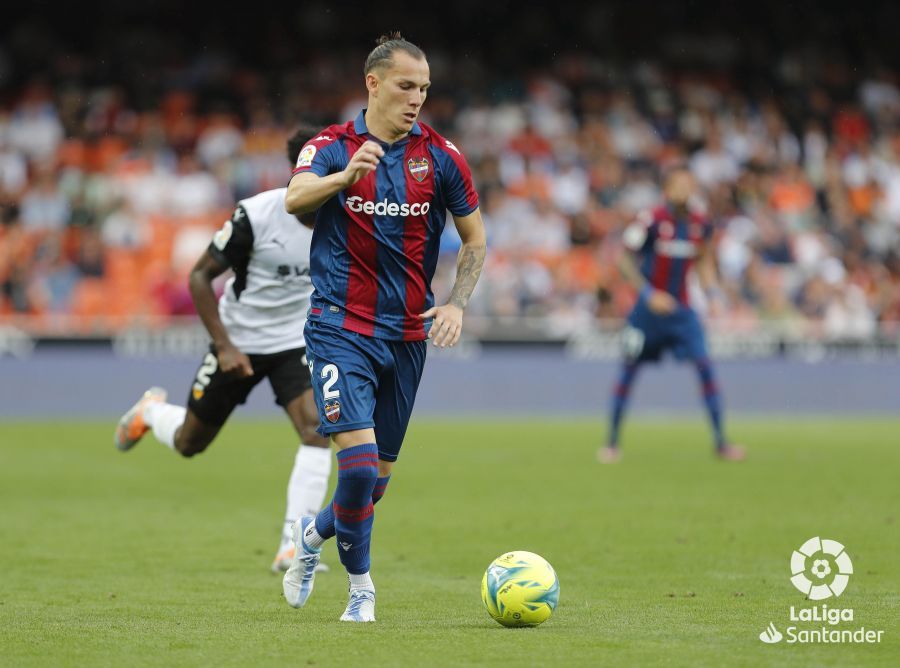 Son ante el Valencia en Mestalla.