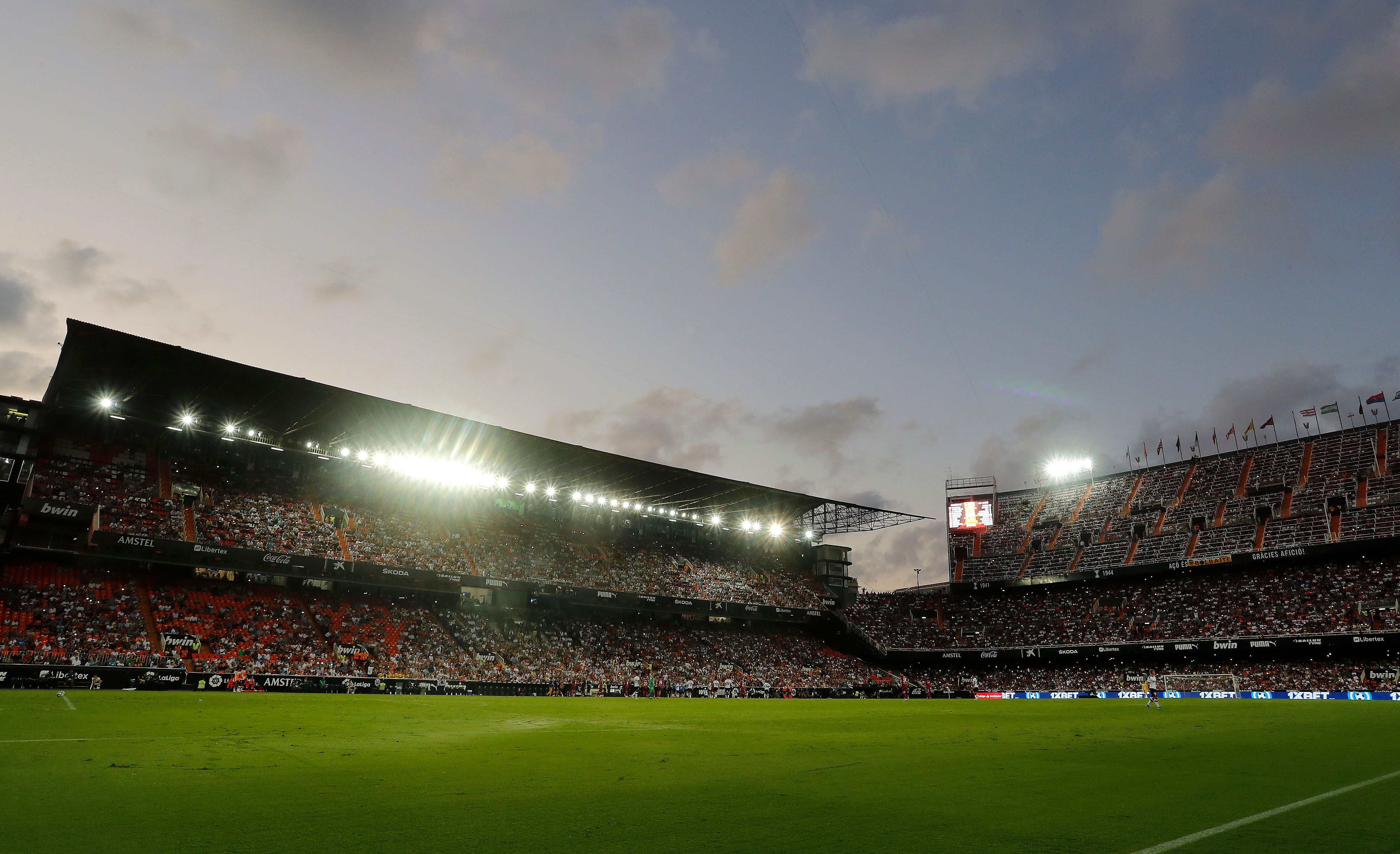  Apagón en Mestalla en el Valencia-Alavés
