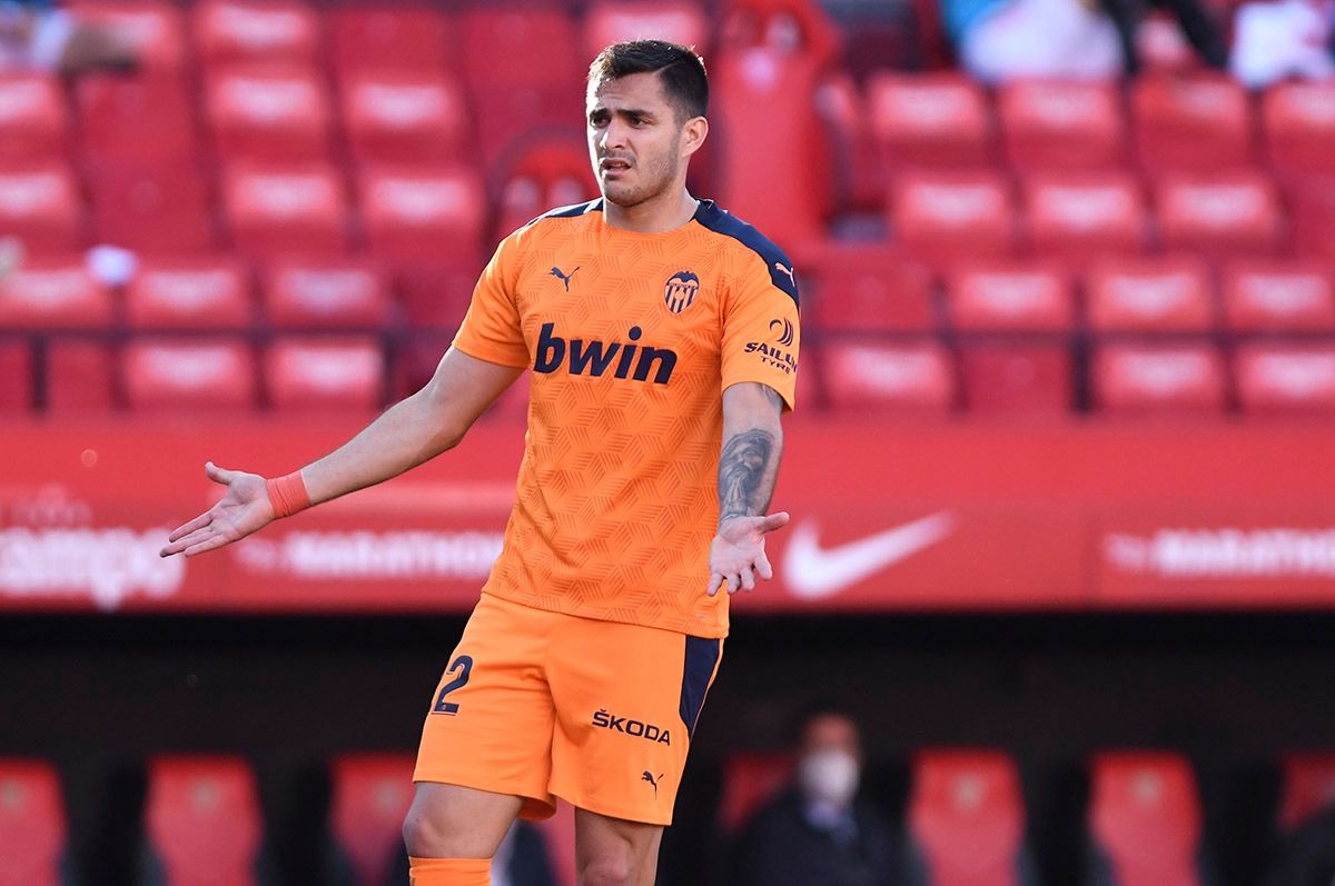  Maxi Gómez se lamenta después de fallar una ocasión.
