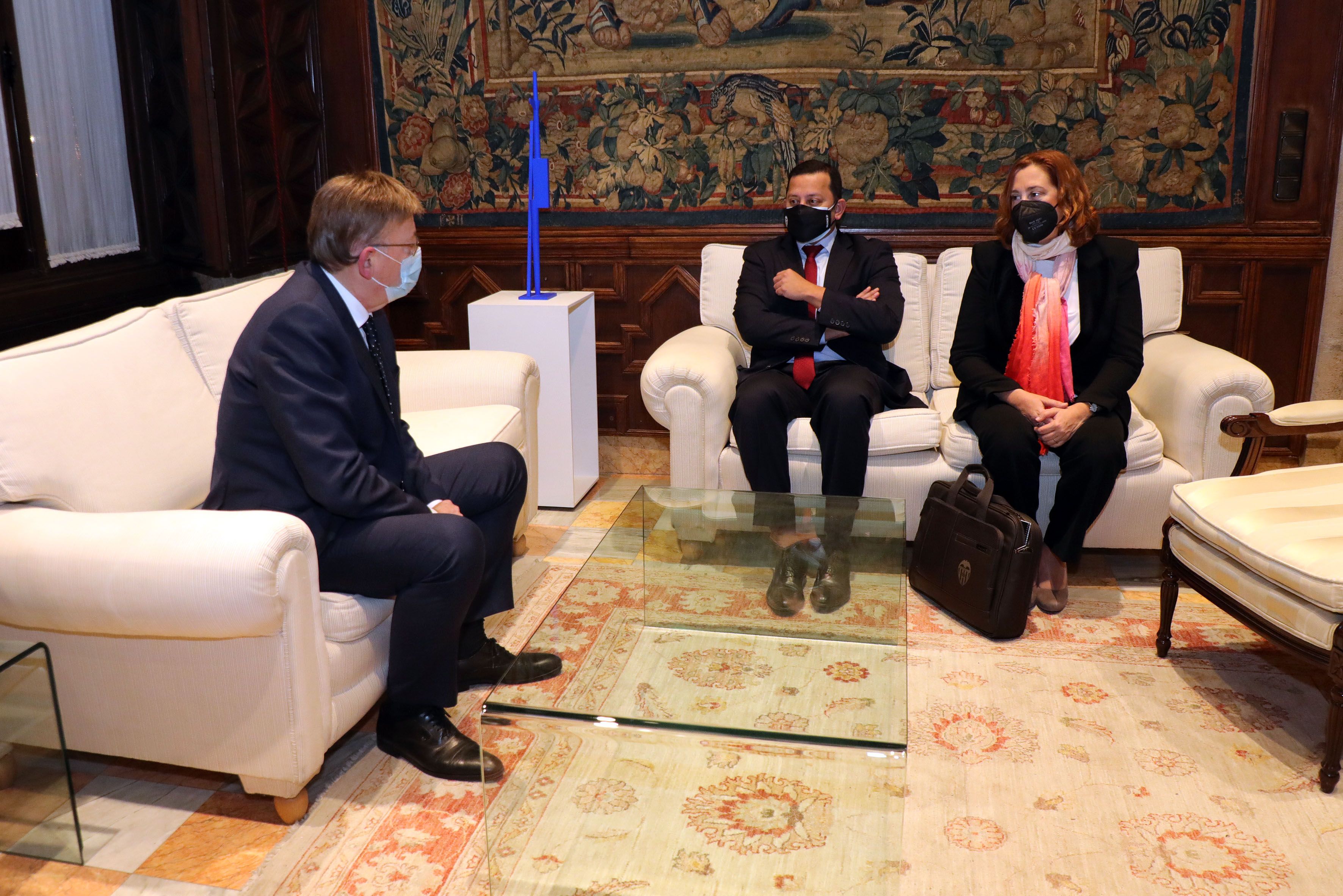  Ximo Puig recibe a Anil Murthy e Inma Ibáñez por el Nuevo Estadio