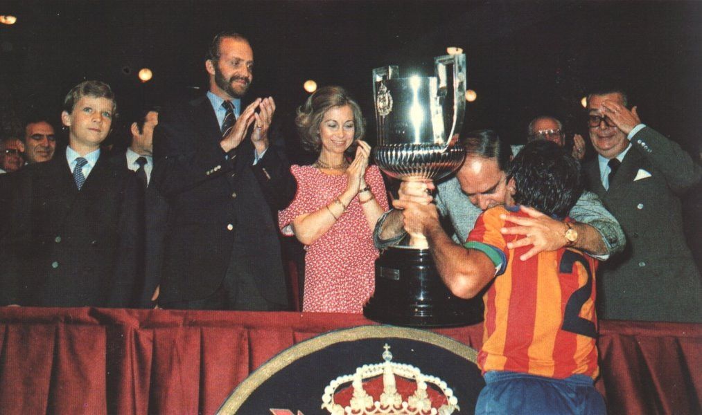  Carrete recoge la Copa del Rey de 1979.