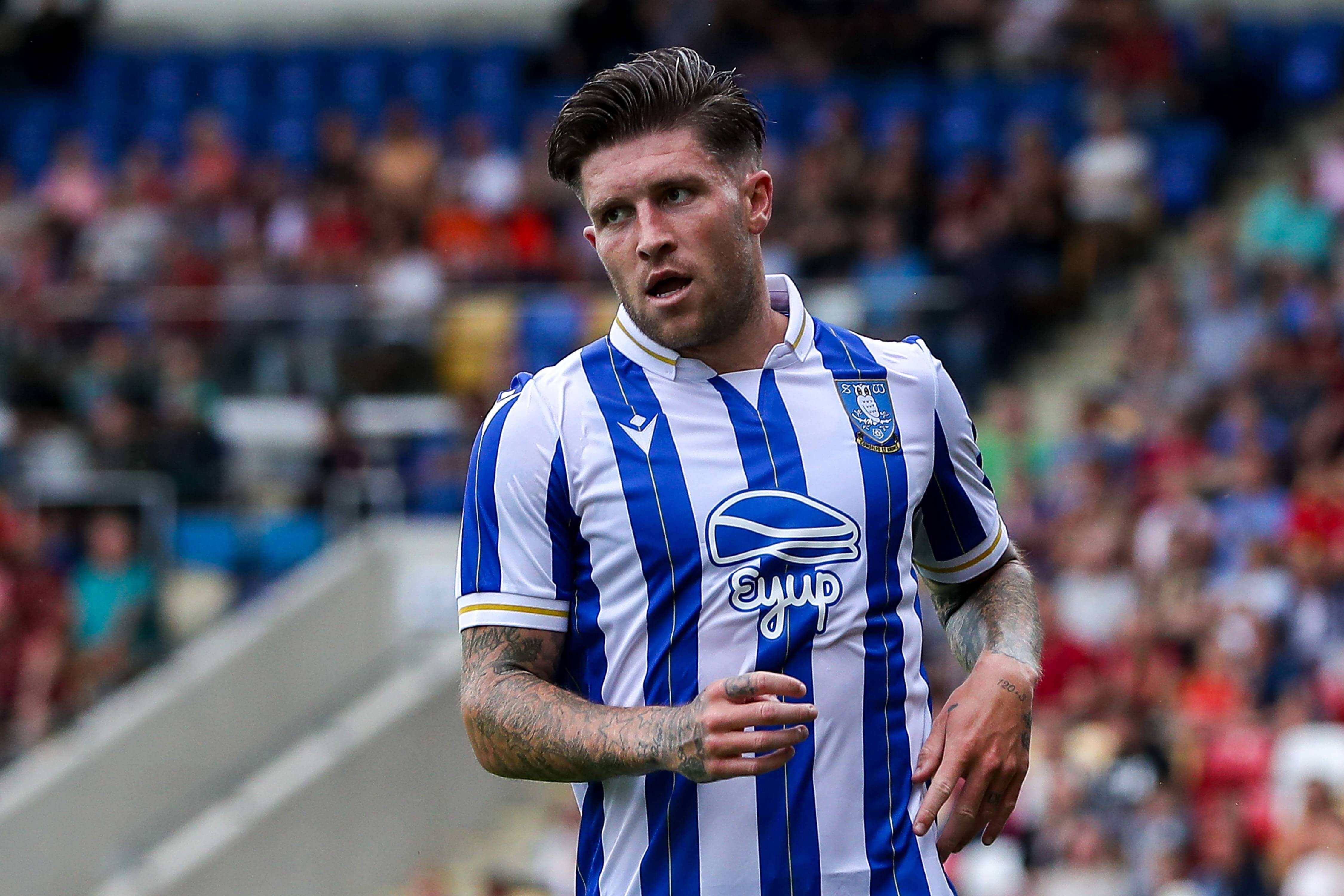 Josh Windass en un encuentro con el Sheffield Wednesday.
