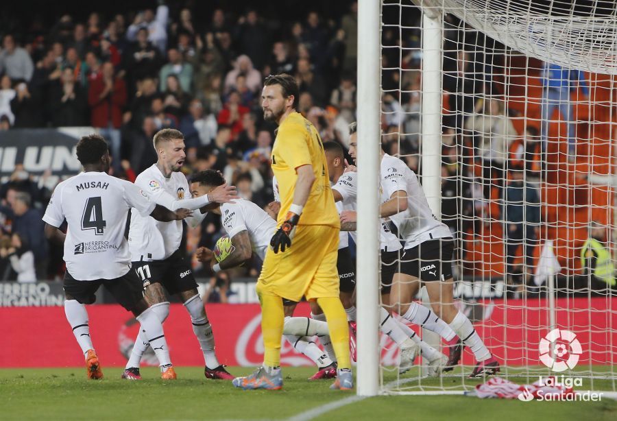  Gol de penalti de Justin Kñuivert en el Valencia CF - Rayo.