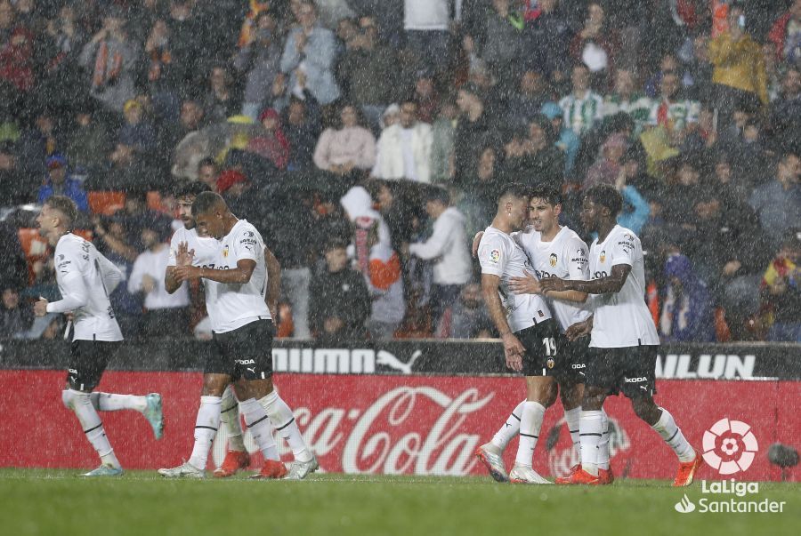  Almeida celebra su gol ante el Betis.