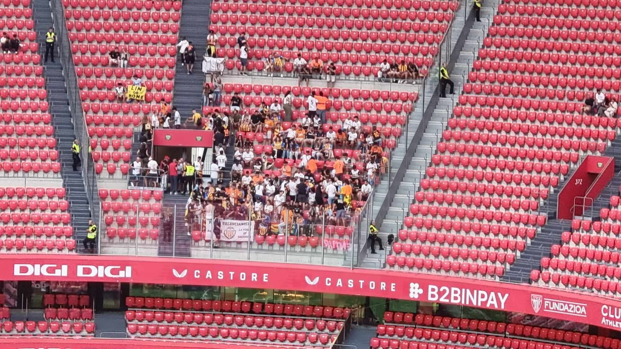  Afición del Valencia CF en San Mamés