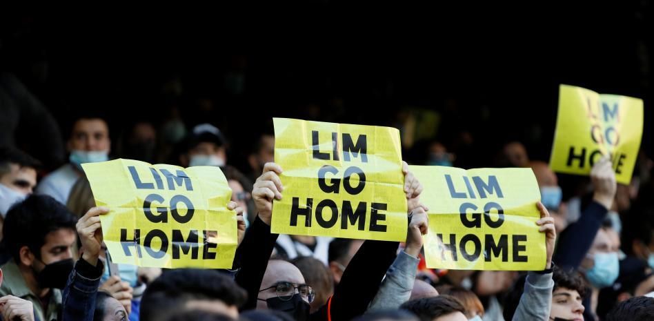 Libertad VCF y pancartas amarillas contra Peter Lim