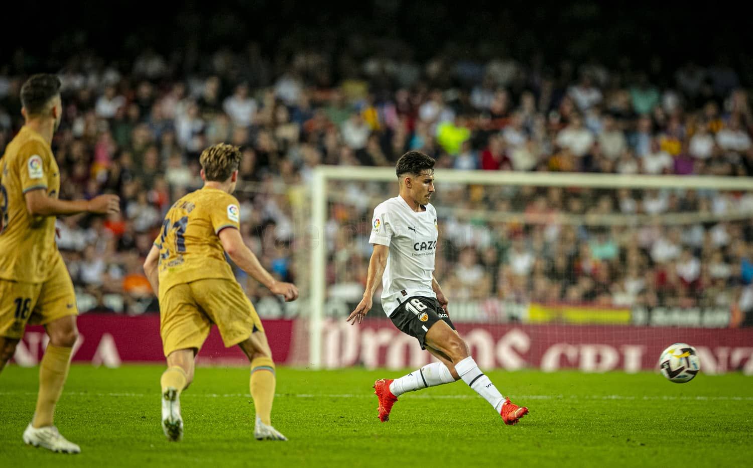  Almeida ante el FC Barcelona