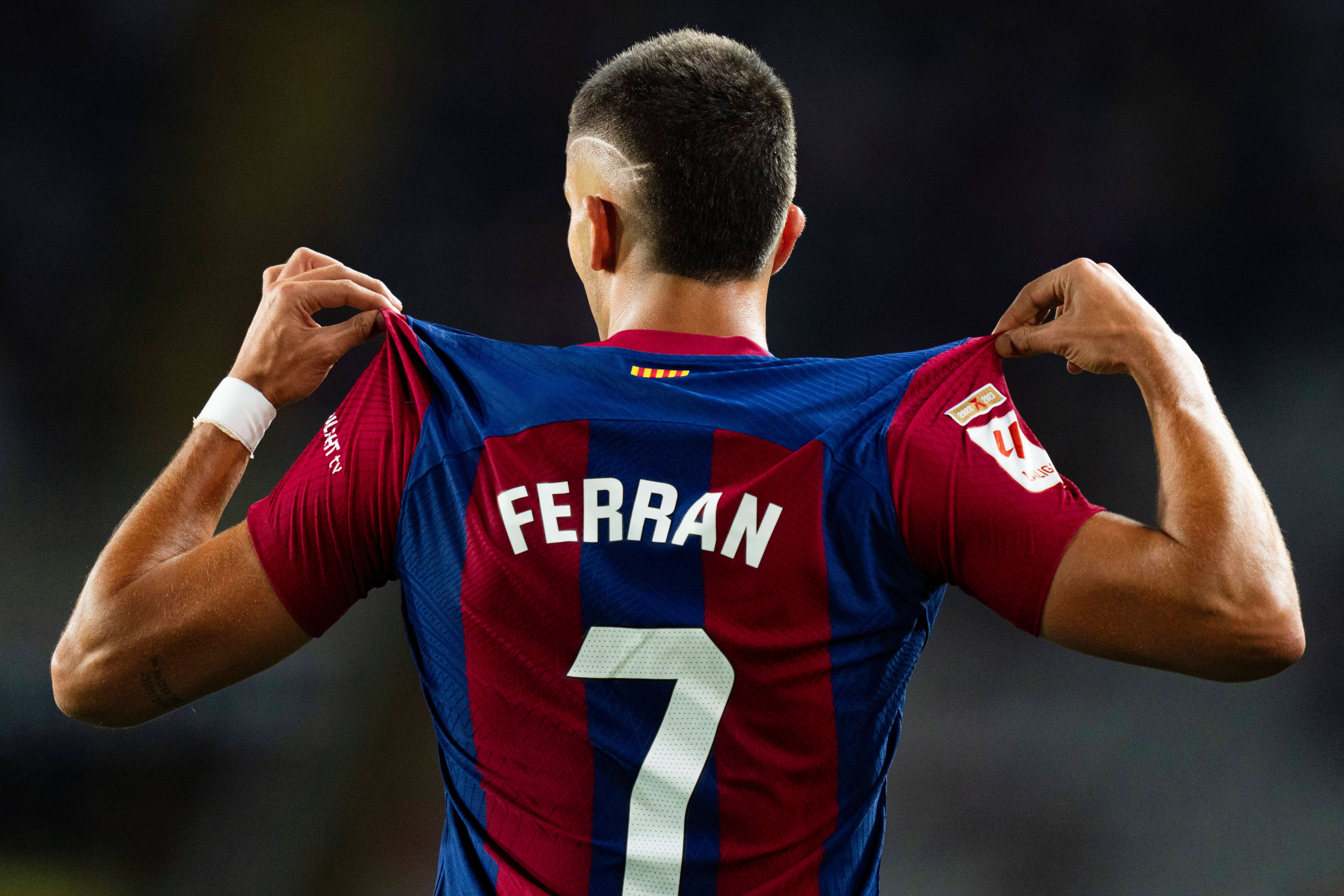  Ferran Torres celebra su gol en el Barcelona-Cádiz.