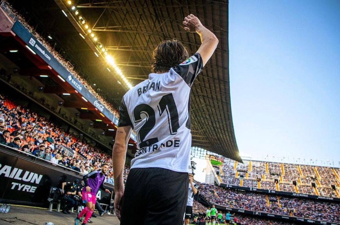  Bryan Gil dice adiós o hasta luego a Mestalla