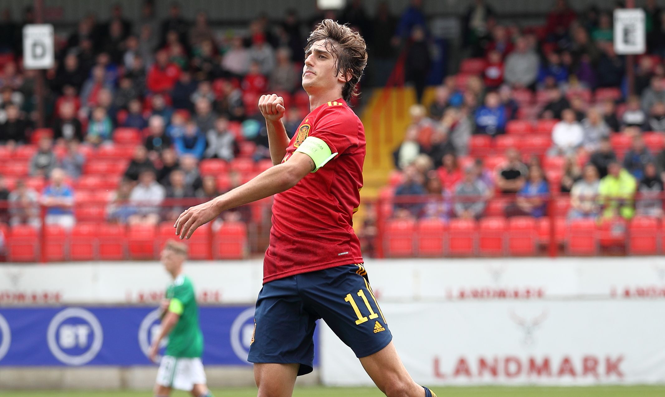  Bryan Gil suma y sigue: doblete con la sub 21 mientras novias no le faltan