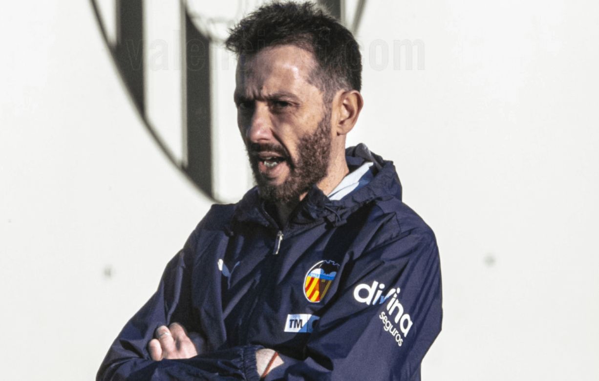  Carlos Corberán entrenando