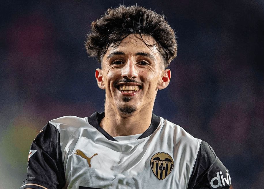  Diego López celebra un gol