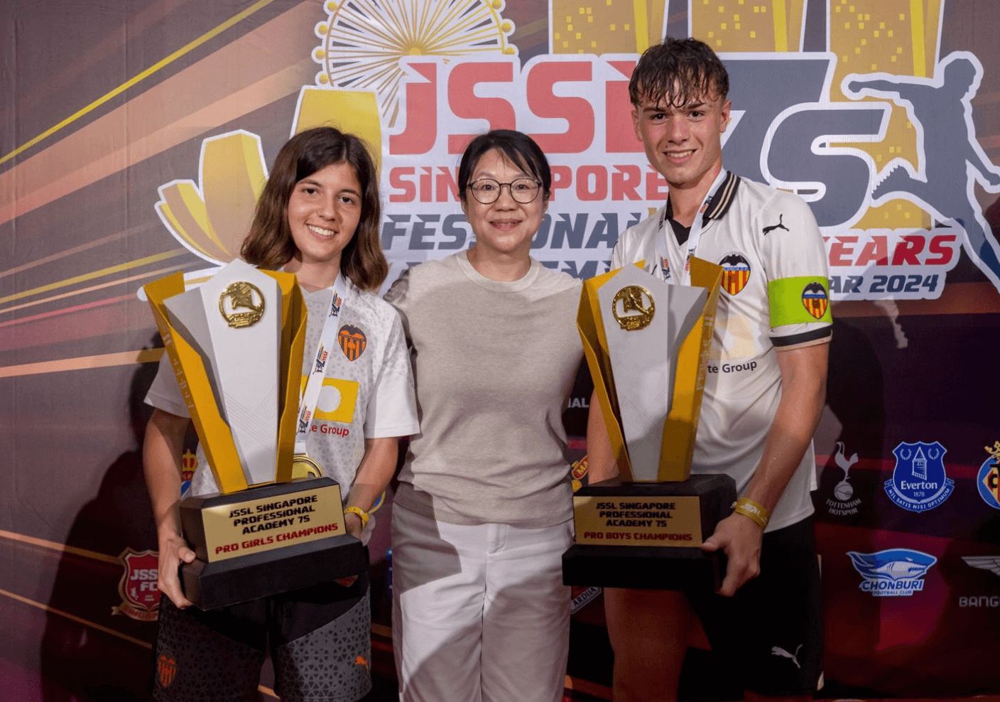 Los cadetes del Valencia CF en el país de Peter Lim y Kiat Lim