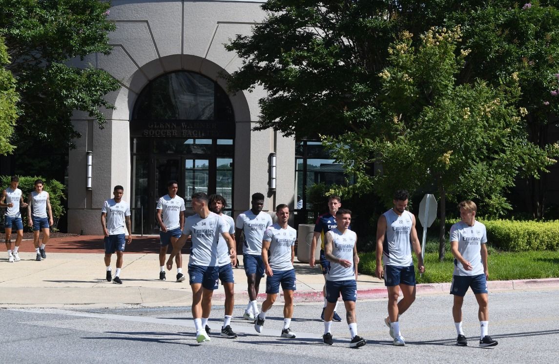  Torreira, junto con Pablo Marí y Odegaard, en Baltimore..