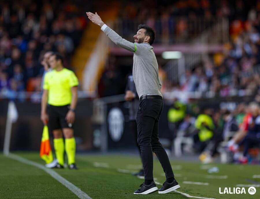  Carlos Corberán, ante el Celta de Vigo.