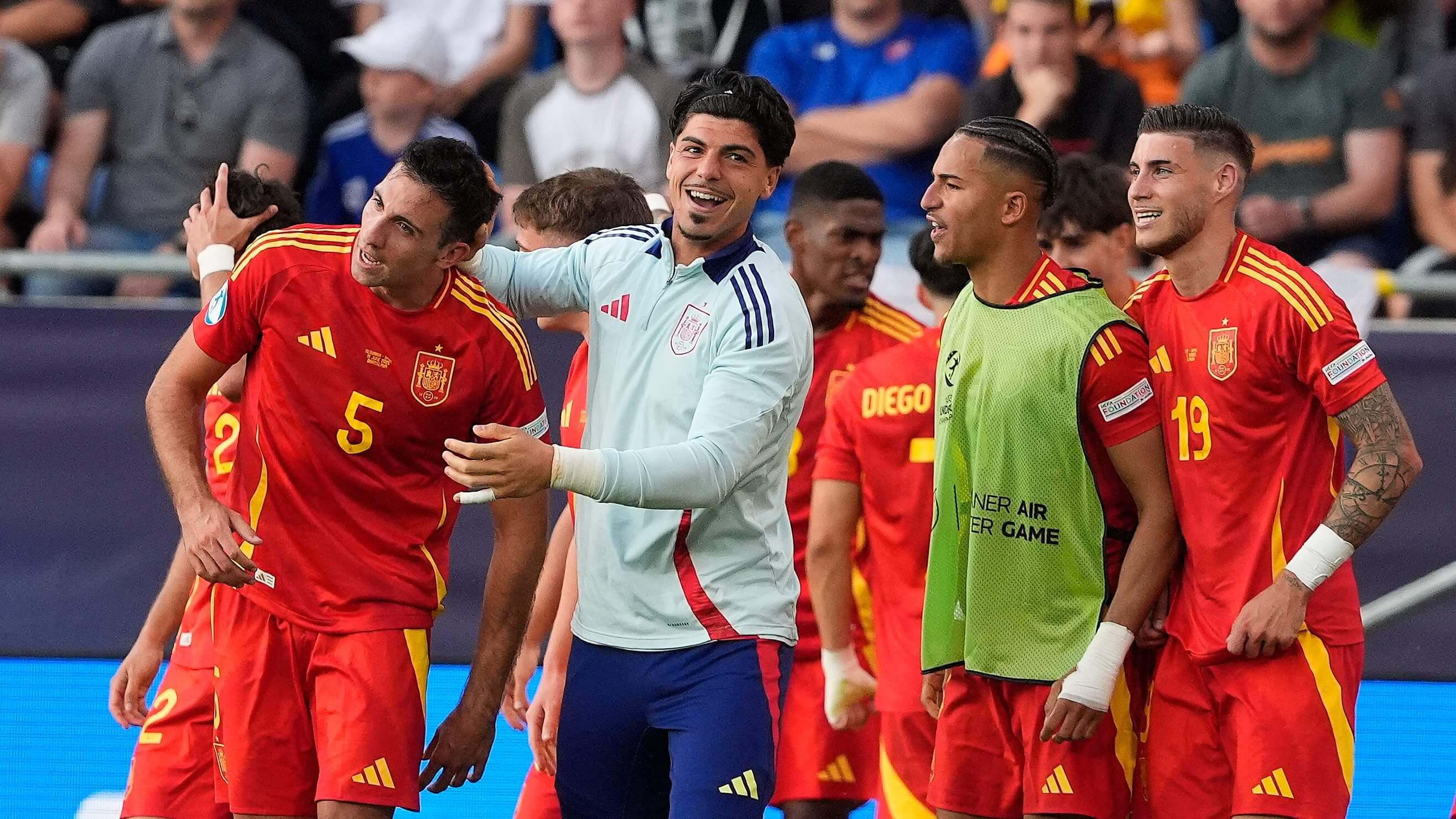 César Tárrega celebra su gol con la sub 21