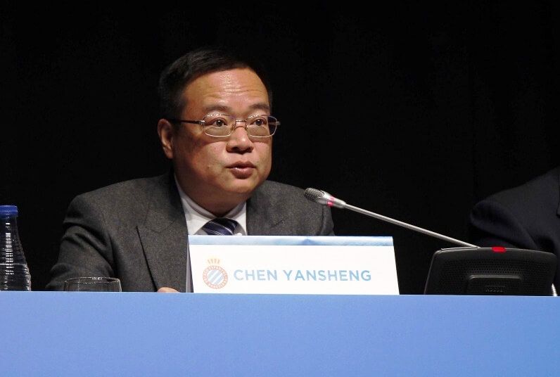  Chen Yansheng, durante una junta del Espanyol.