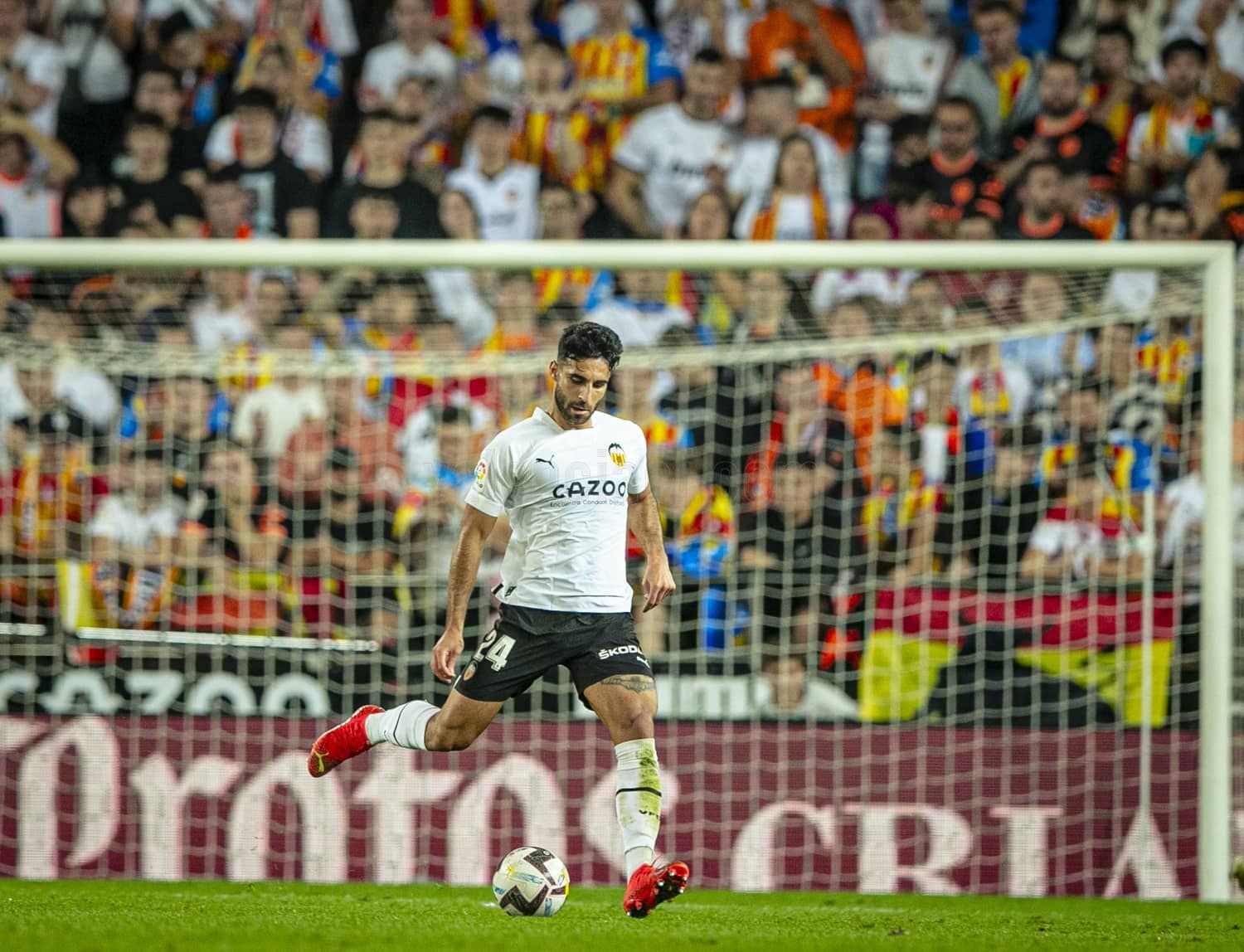 Eray Cömert, en Mestalla.