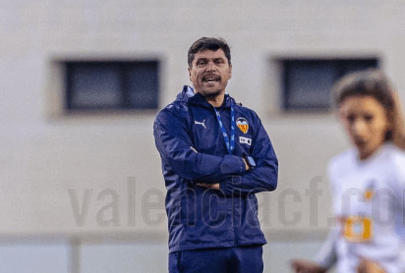 Cristian Toro cortó por lo sano en el VCF Femenino