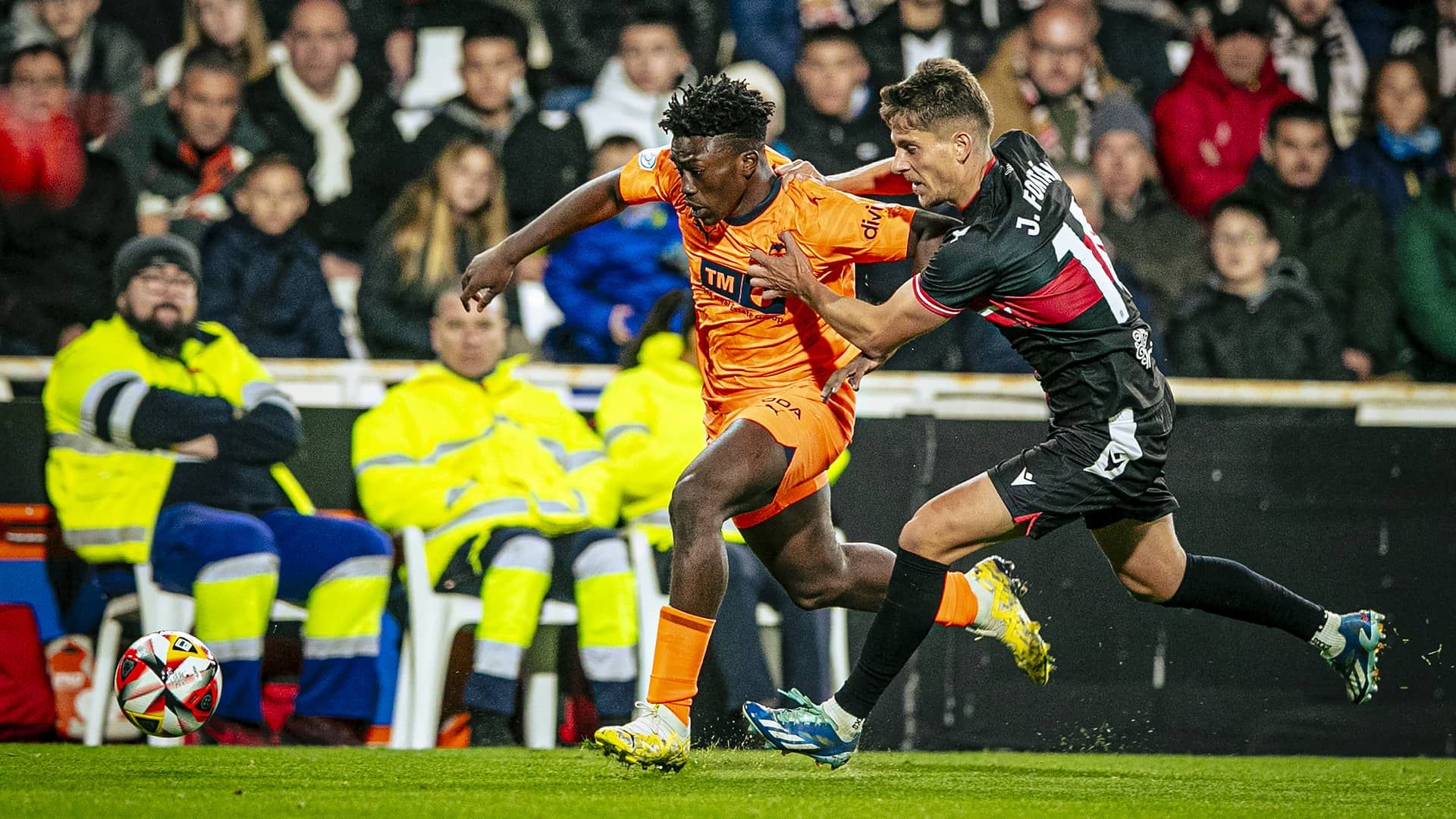  David Otorbi debutó en un FC Cartagena - Valencia CF