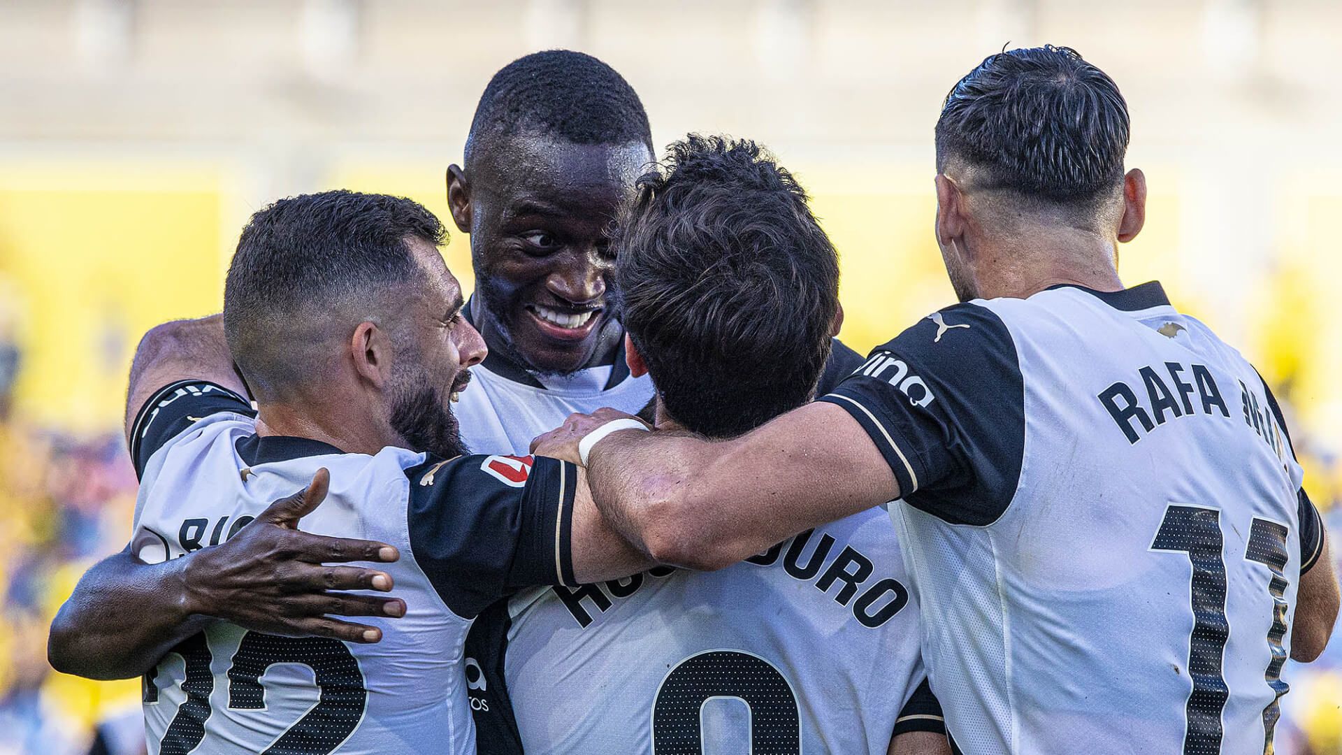  Diakhaby y el Valencia CF miran a Europa