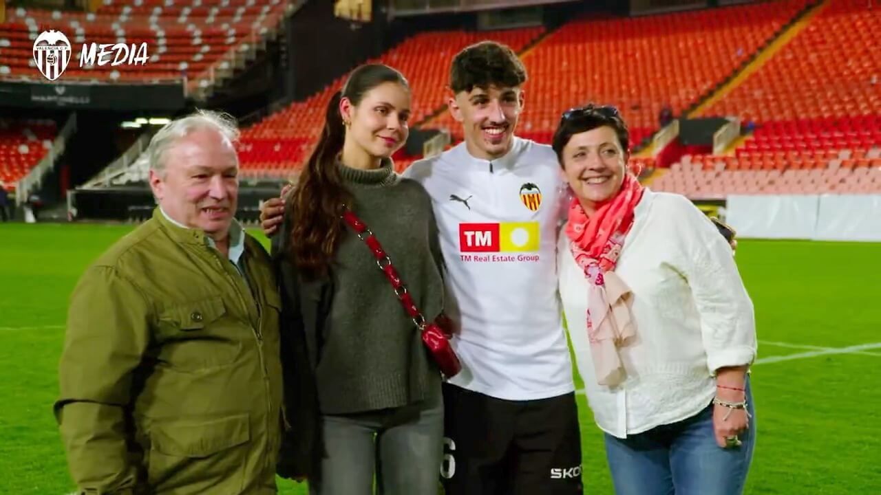  Diego López y su familia en Mestalla