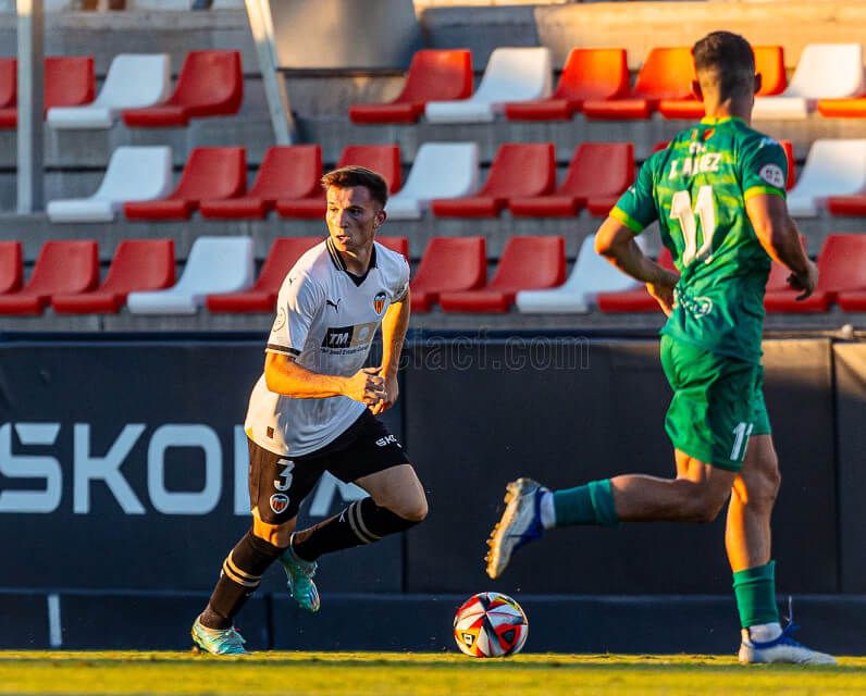 Diego Moreno, lateral izquierdo del VCF Mestalla.