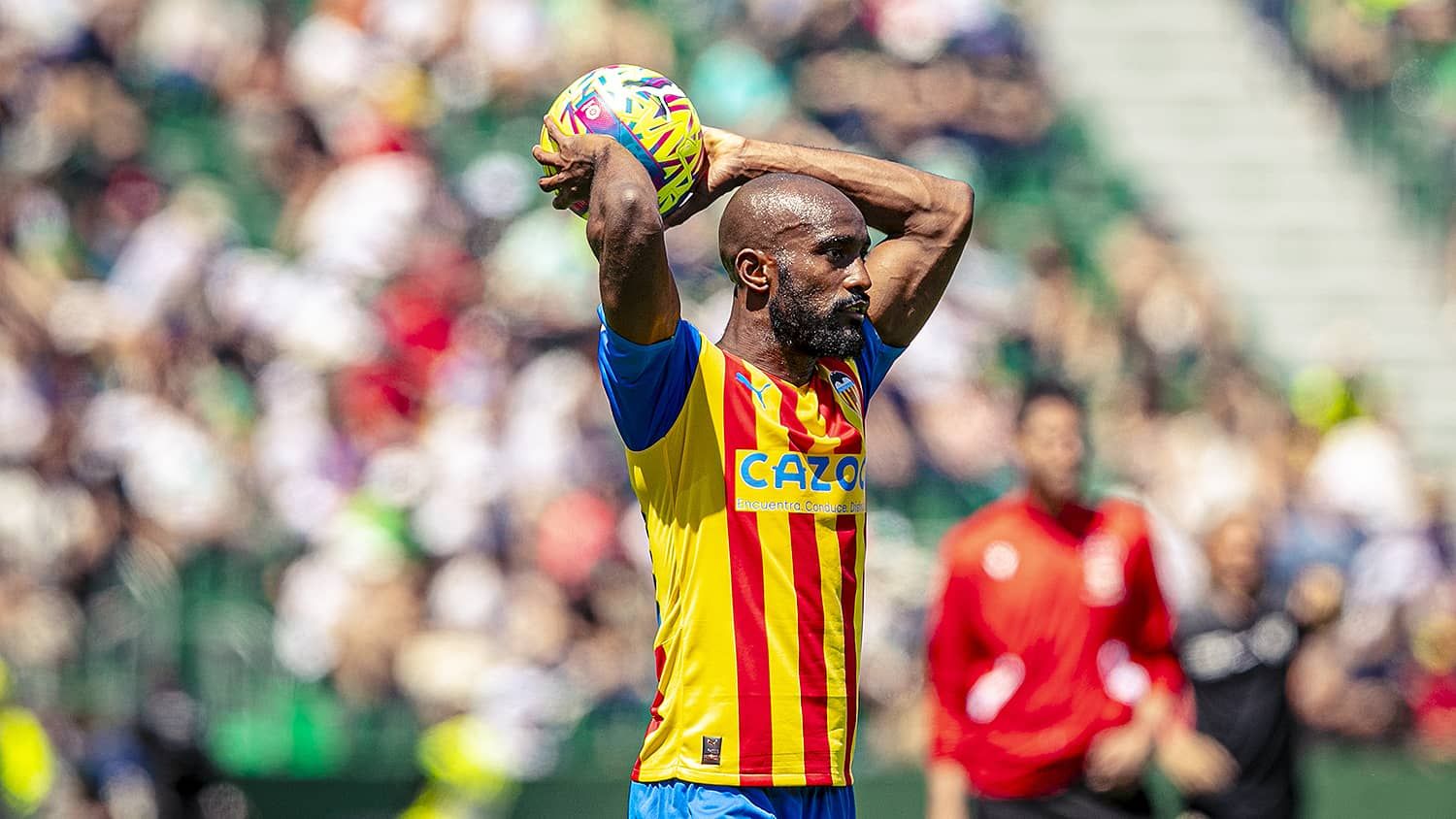  Dimitri Foulquier, ante el Elche.