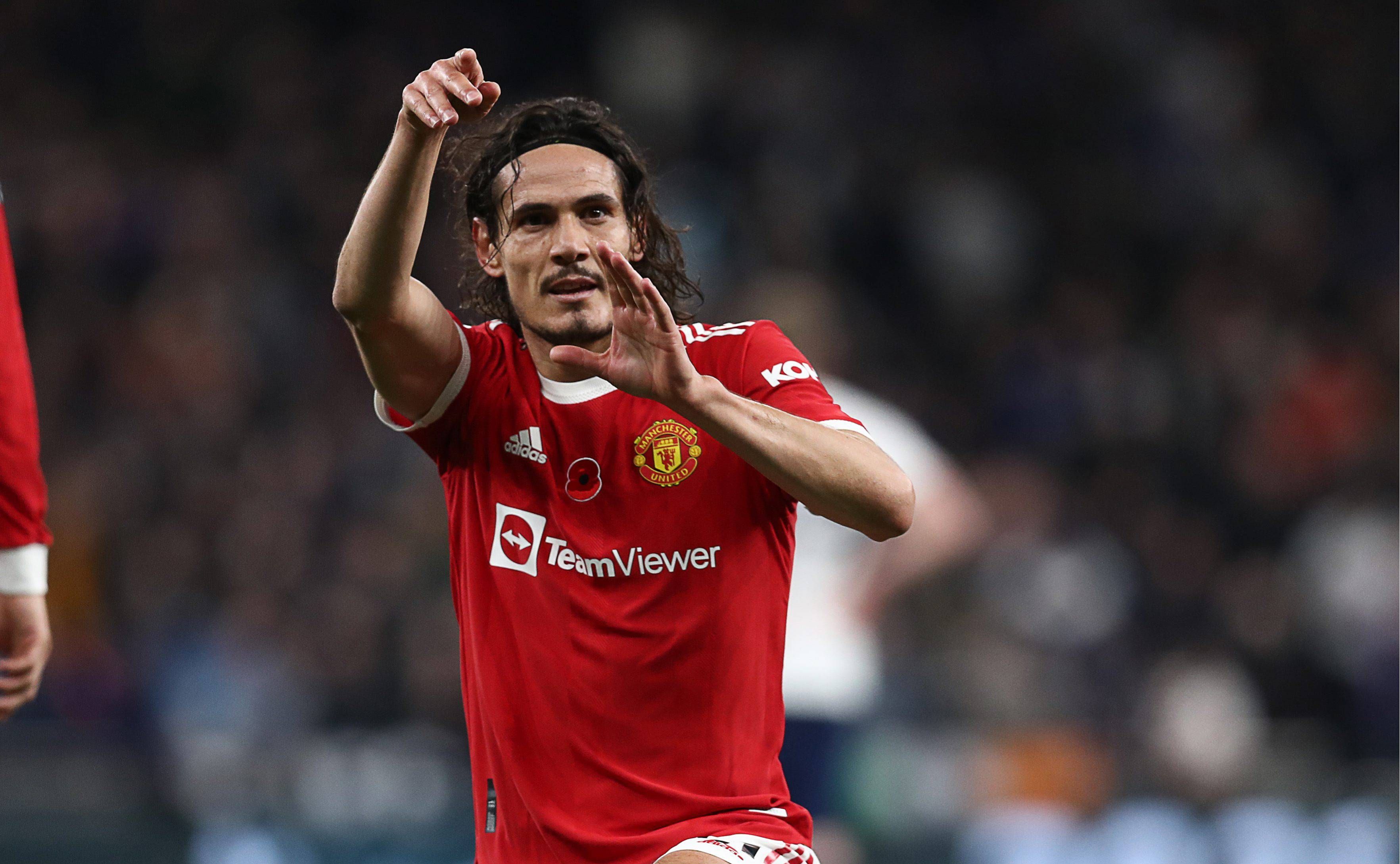 Edinson Cavani festeja un gol con el Manchester United.
