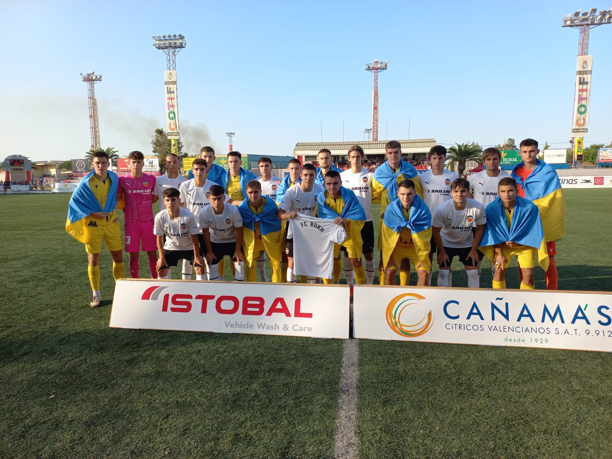  El gran gesto de la Academia con el FC Rukh ucraniano.