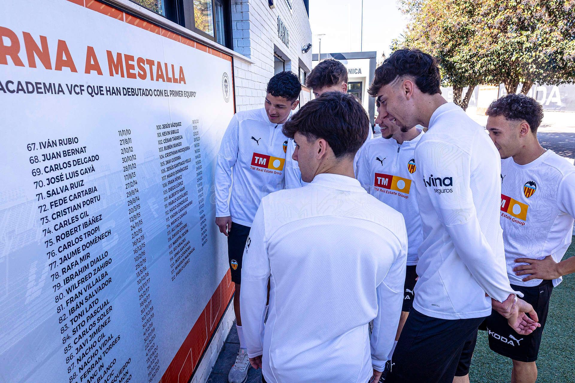 El mural de canteranos que debutan en el Valencia CF sigue creciendo en el aniversario de la Ciudad