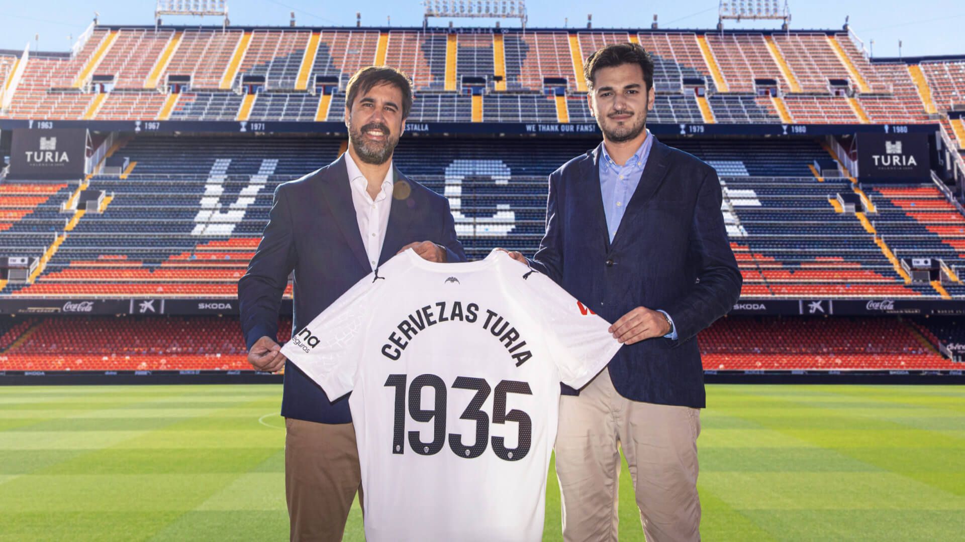 El Valencia CF firma con cervezas Turia