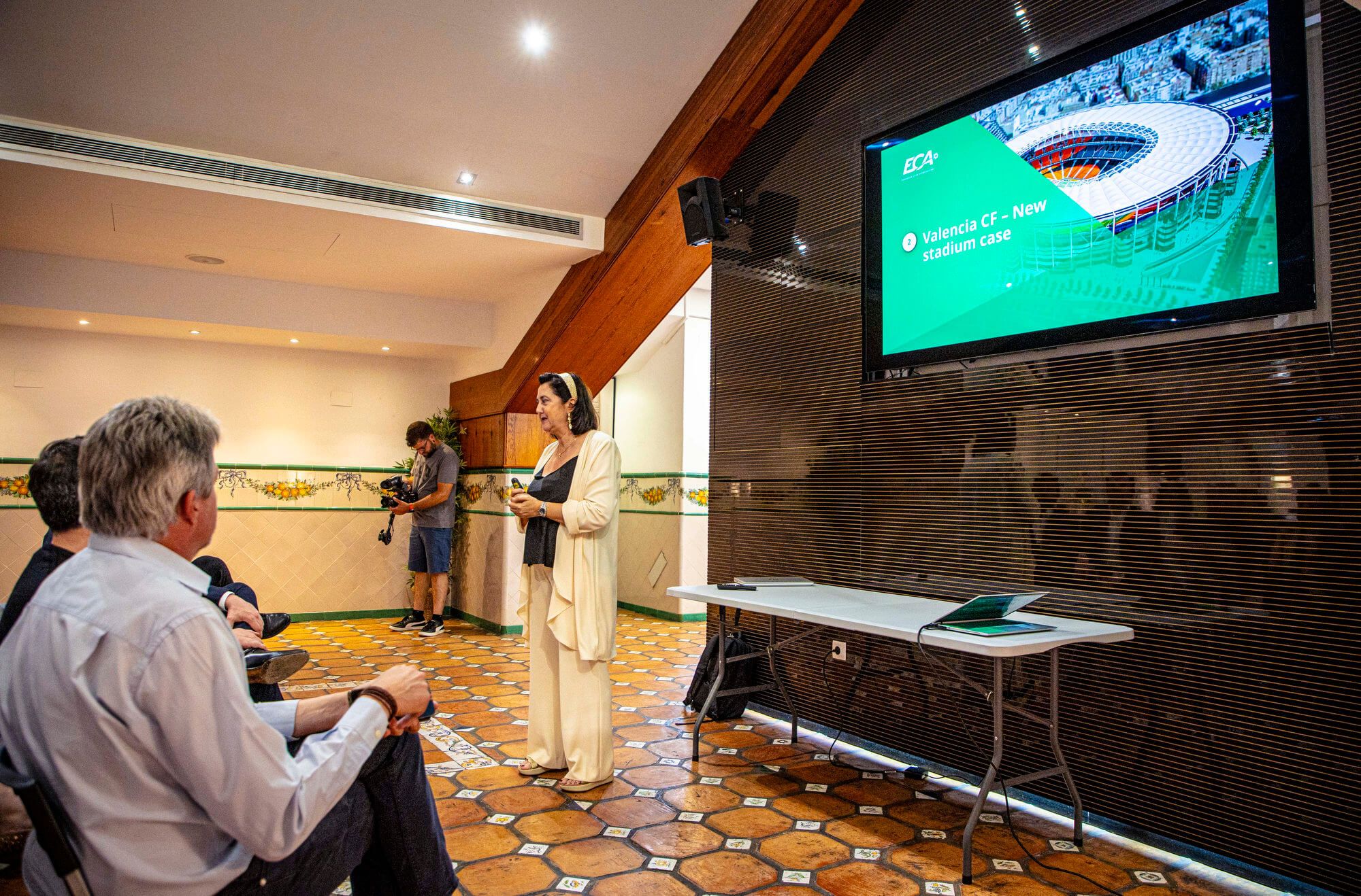 El Valencia CF muestra el Nou Mestalla a la élite europea