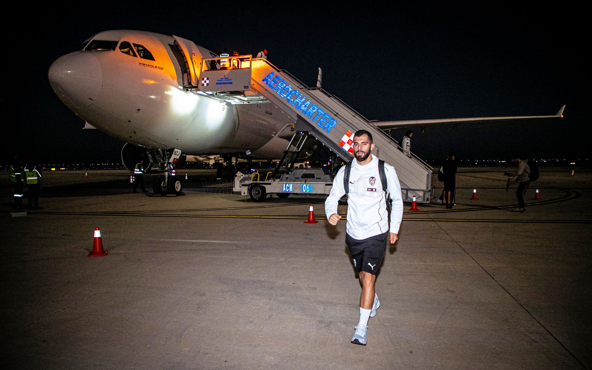  Luis Rioja, en la llegada del Valencia CF a México