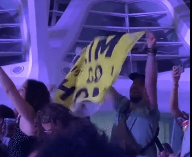  Estopa se acuerda del Valencia CF y su público de Peter Lim