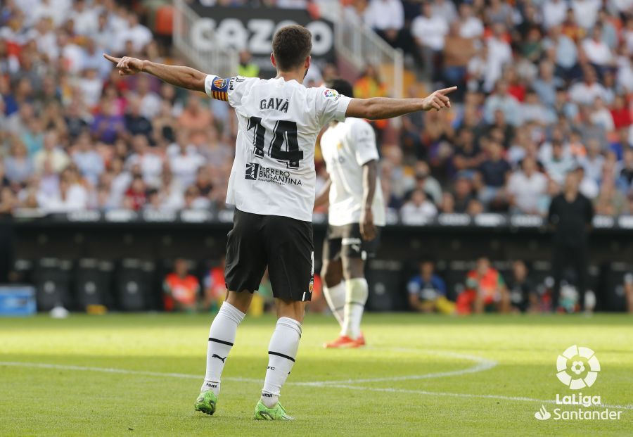  José Luis Gayà, durante el Valencia-Elche.