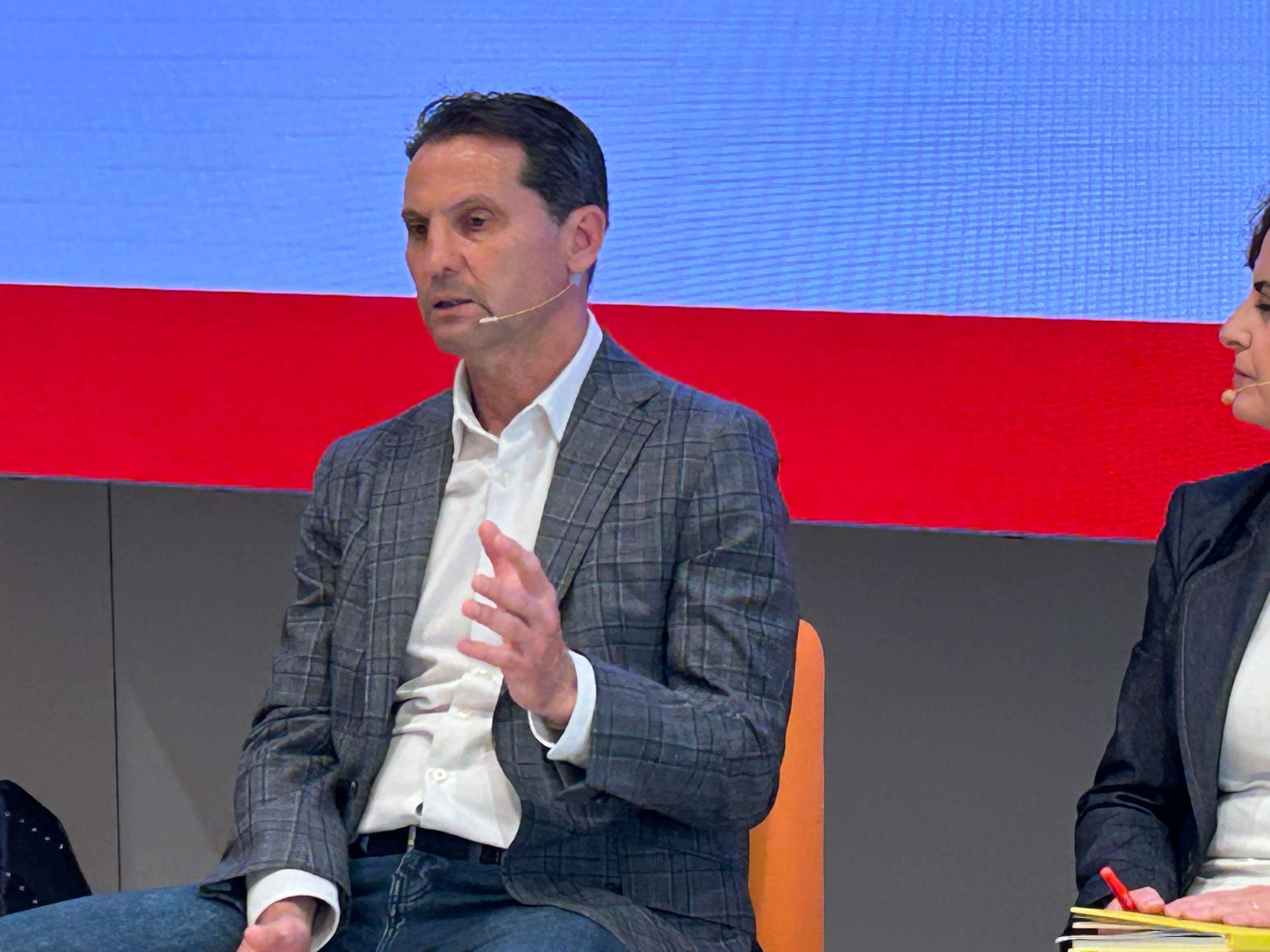  Fernando Giner en la mesa colegio de economistas sobre la fiscalidad y el fútbol