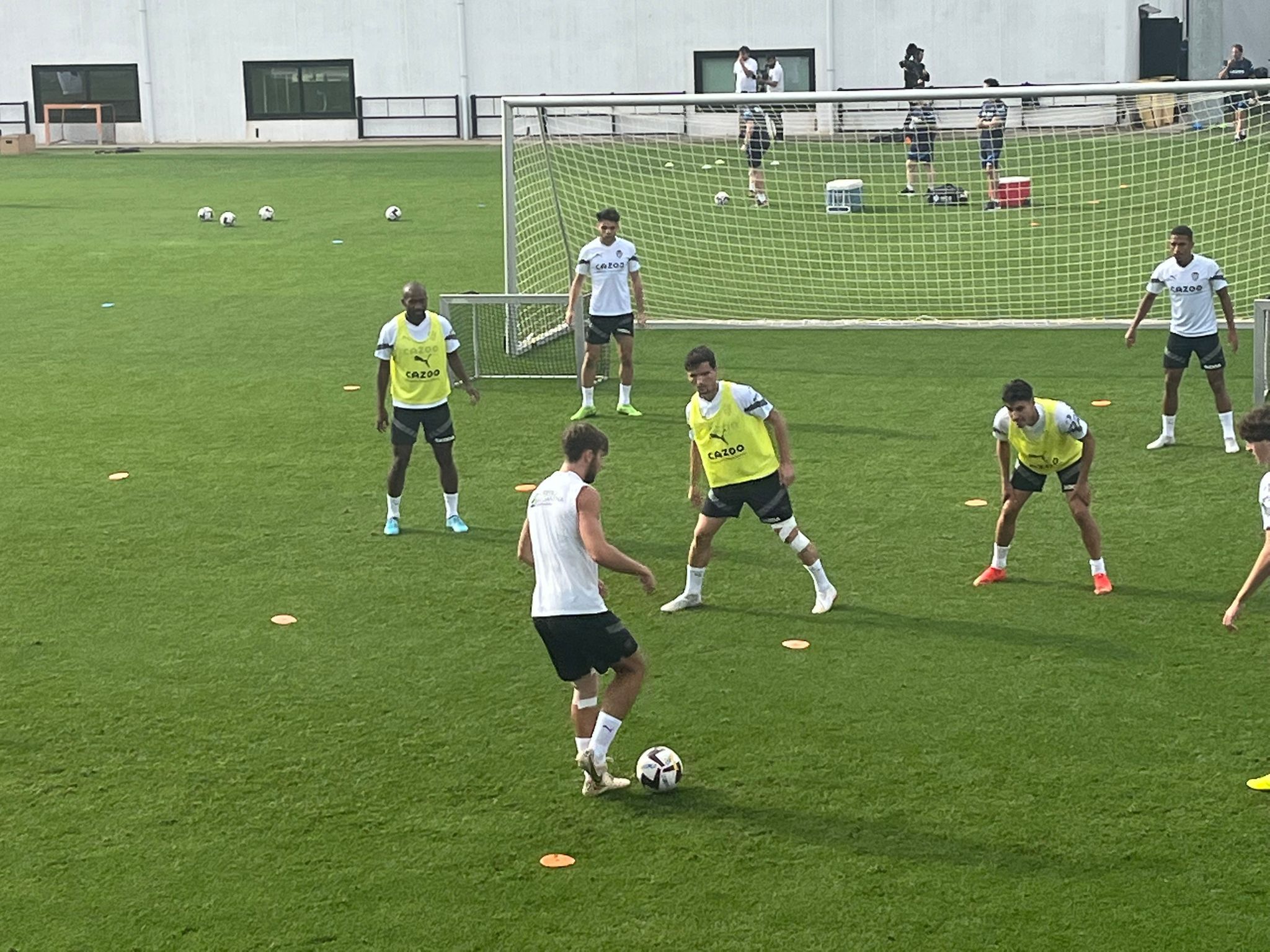  Foulquier probó como titular en la medular del Valencia