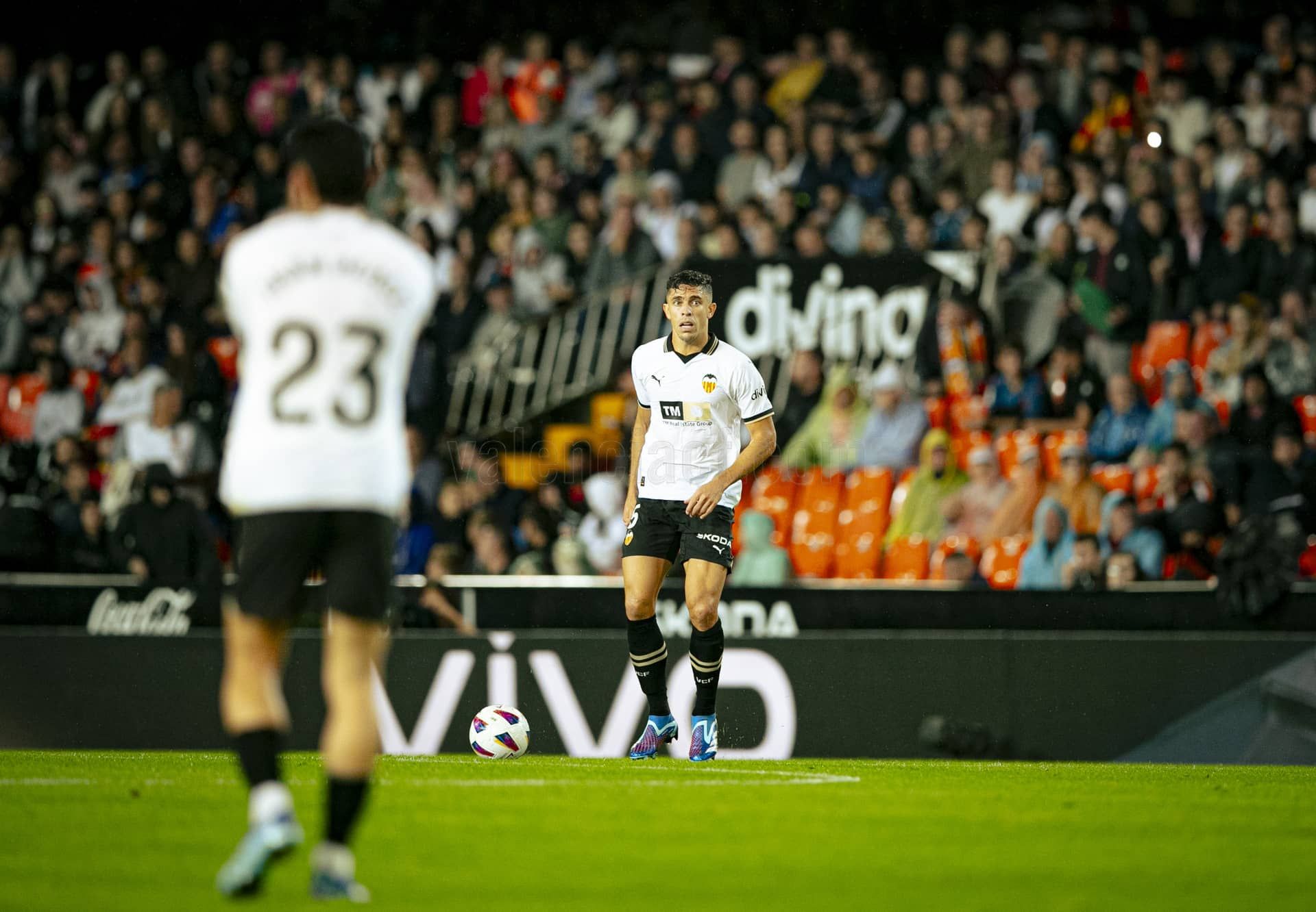  Gabriel Paulista, ante el Cádiz CF.