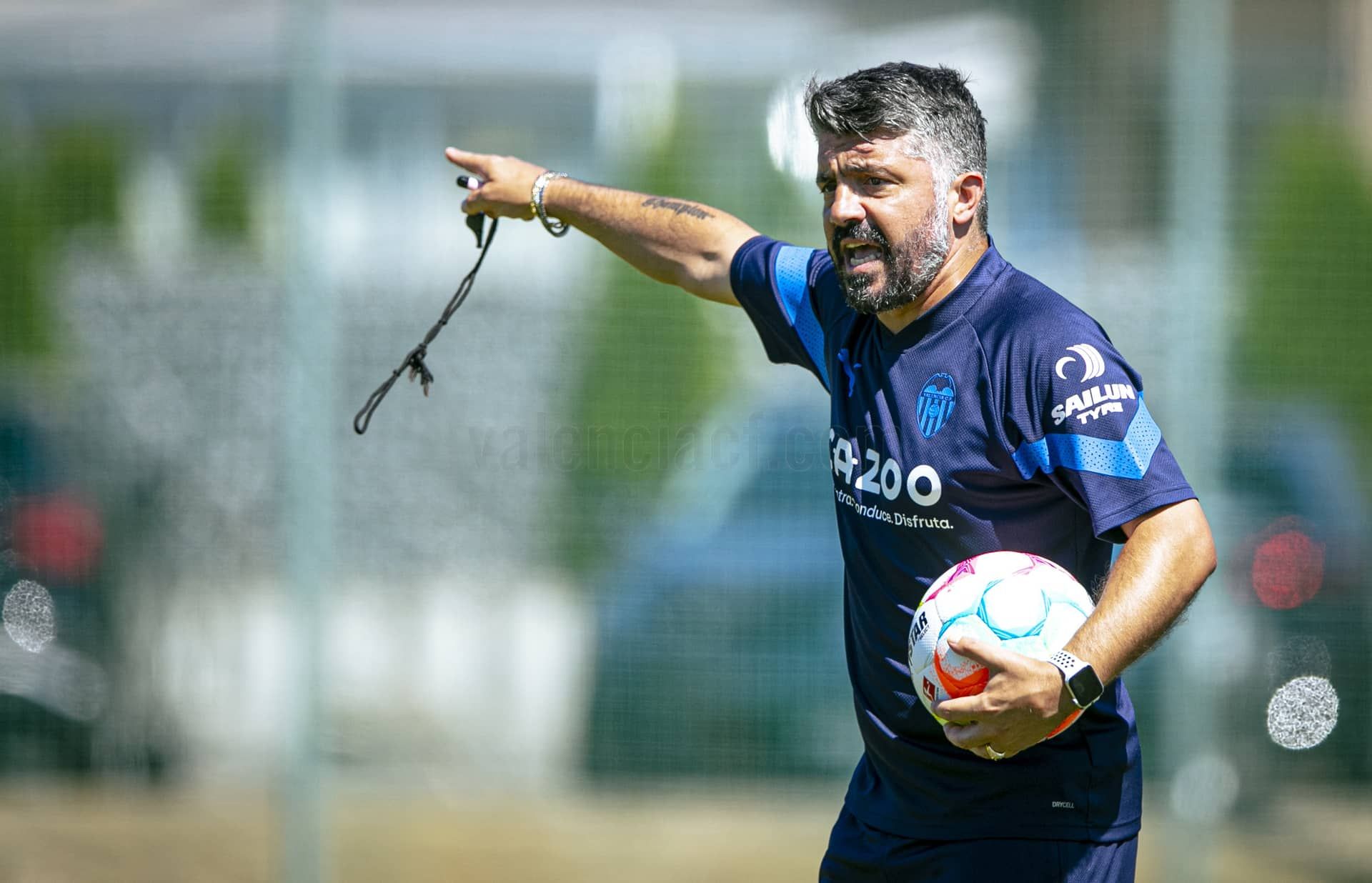 Gattuso no para ni un momento