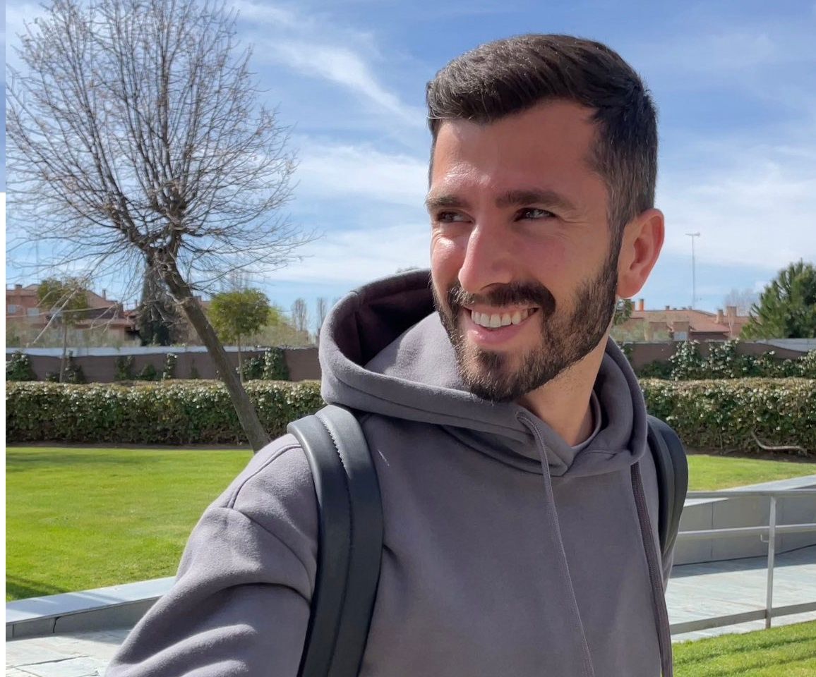  Gayà llega a la concentración de la selección