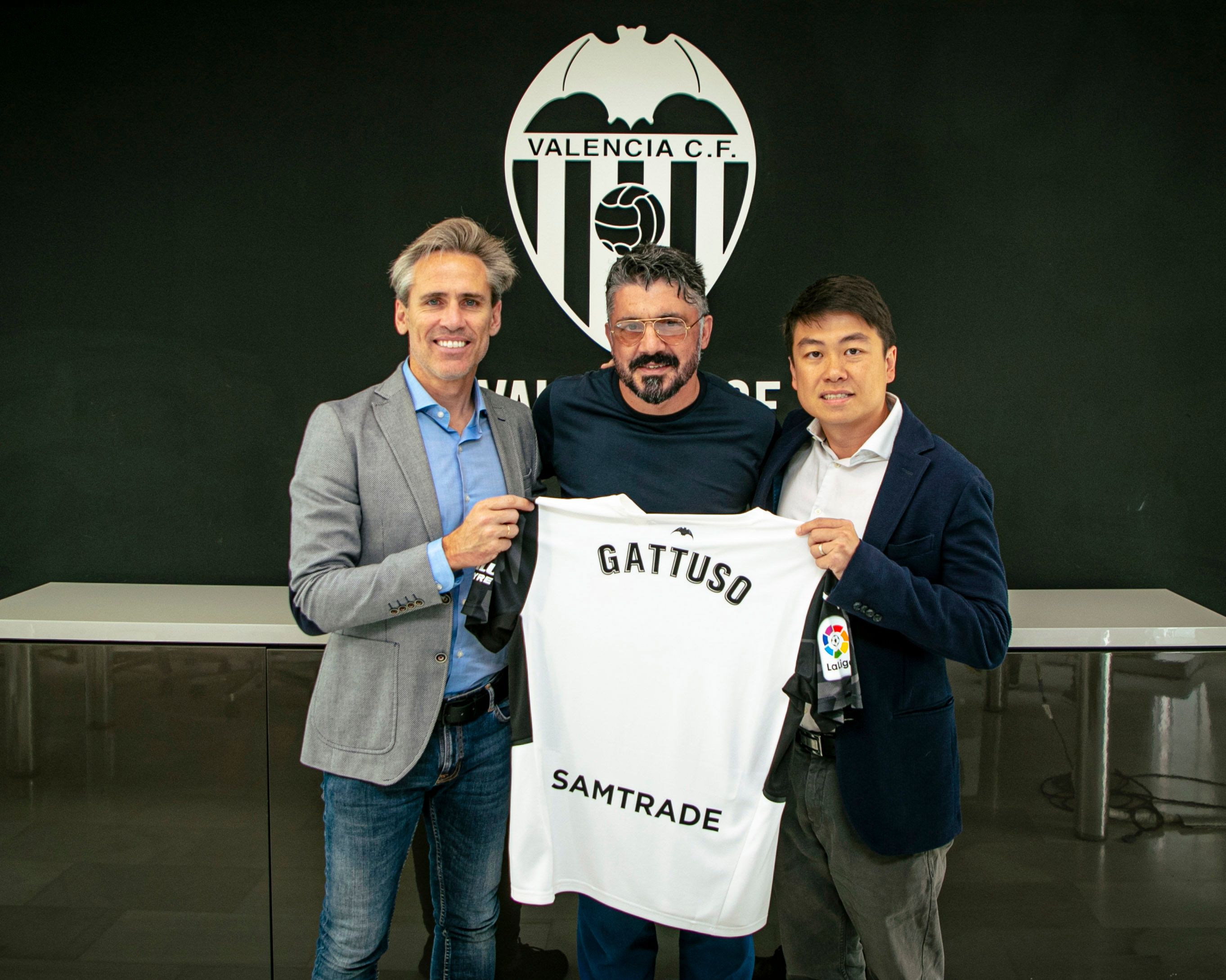  Gennaro Gattuso ya es nuevo entrenador del Valencia CF, en la foto con Corona y Sean Bai