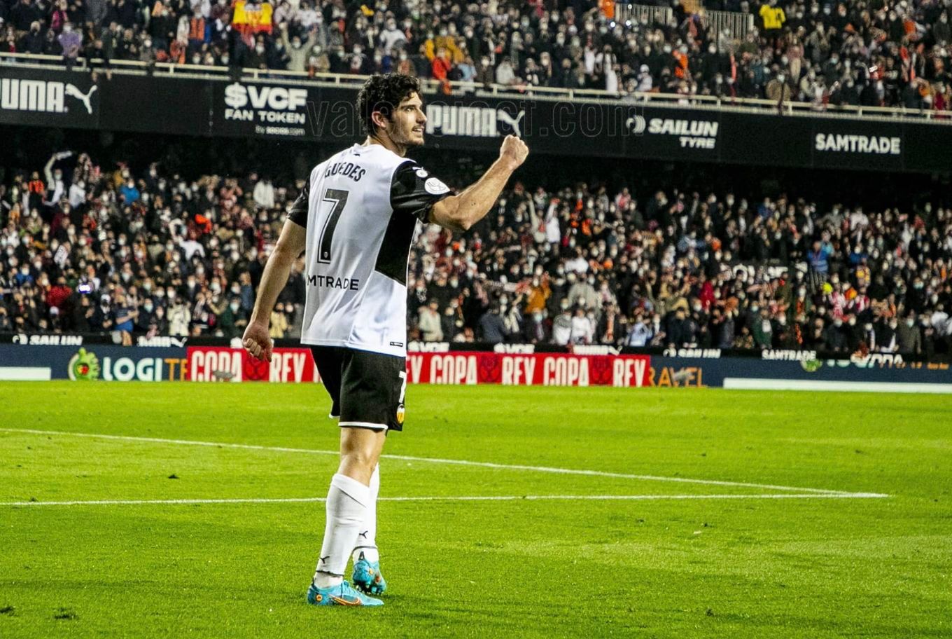  Guedes celebra un gol en Mestalla