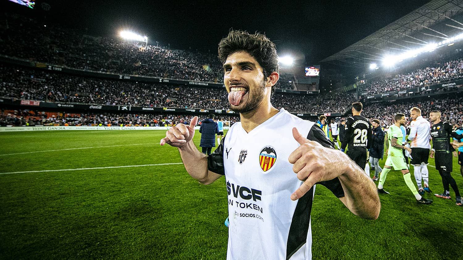  Guedes celebra un gol en Mestalla
